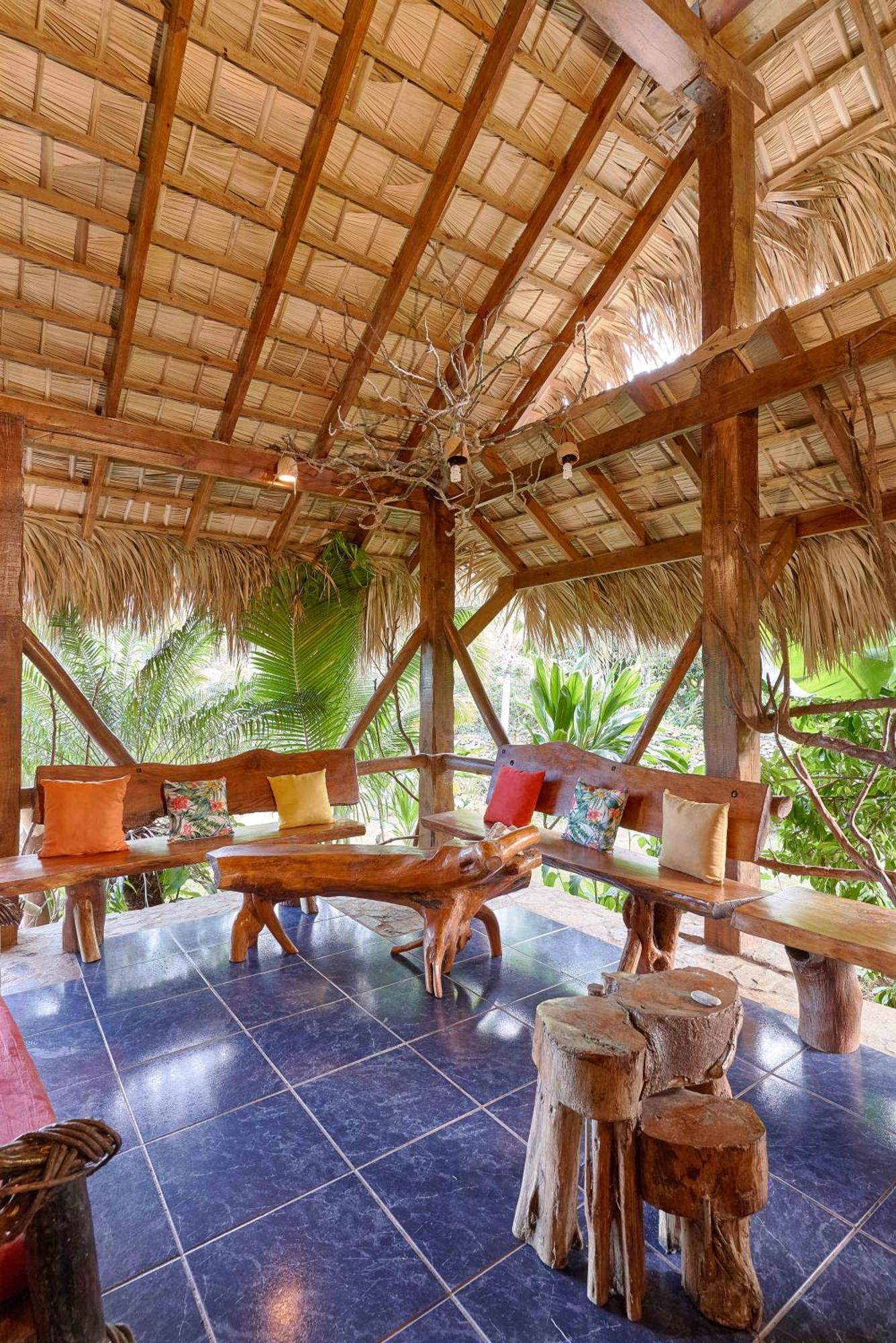 Chalet Tropical Hotel & Restaurant-Pizzeria Las Galeras Eksteriør billede