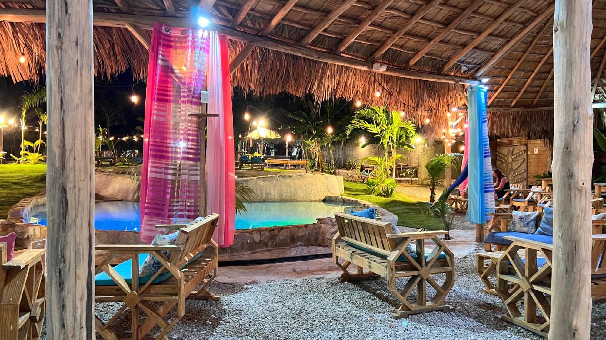 Chalet Tropical Hotel & Restaurant-Pizzeria Las Galeras Eksteriør billede